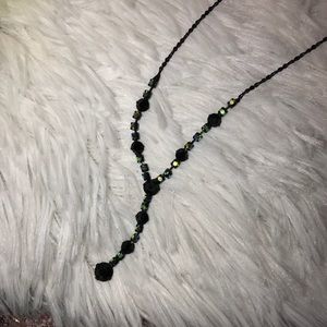 Elegant black and irredentist necklace